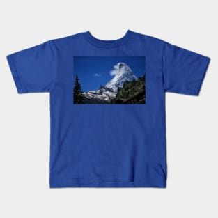 The Matterhorn under a clear blue sky Kids T-Shirt